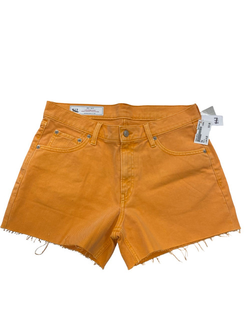 Vist Large View of Product Image Which is Used Gap Shorts 8-29