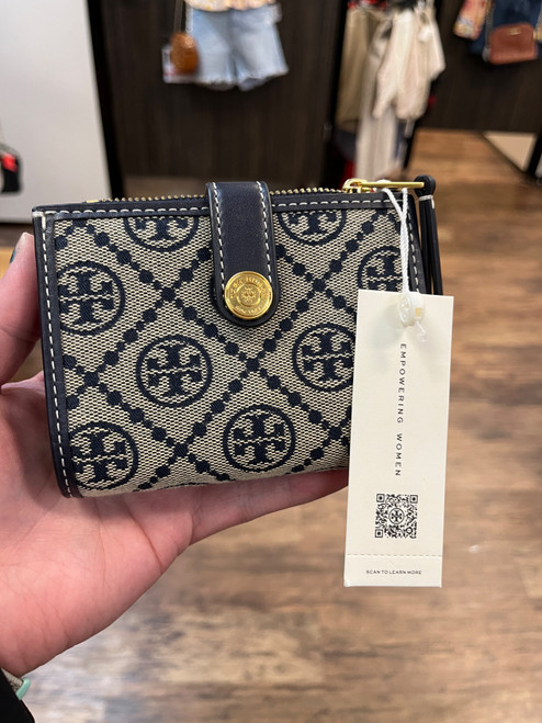 Vist Large View of Product Image Which is Used Tory Burch Wallet