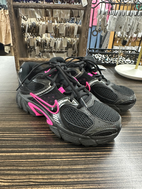 Vist Large View of Product Image Which is Used Nike Performance Shoes 7