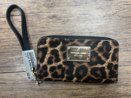 Vist Large View of Product Image Which is Used Michael Michael Kors Wallet