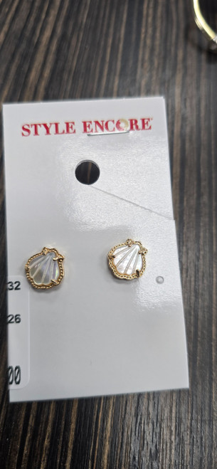 Vist Large View of Product Image Which is Used Kendra Scott Earrings