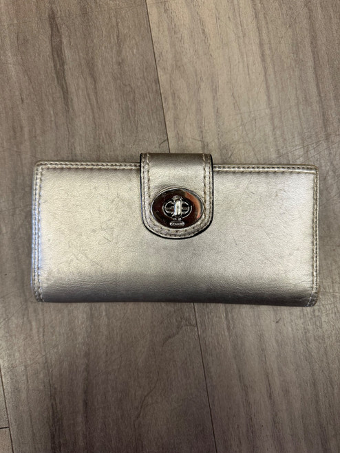 Vist Large View of Product Image Which is Used Coach Wallet