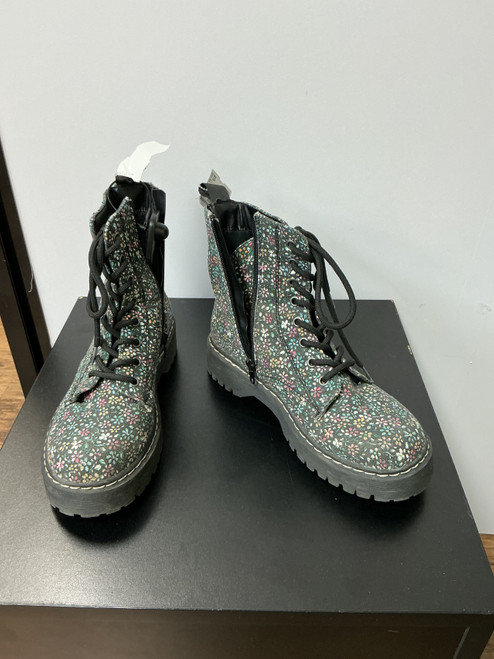 Vist Large View of Product Image Which is Used Unbranded Outerwear Boots 7
