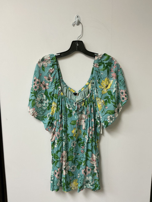 Vist Large View of Product Image Which is Used Torrid Short Sleeve Top 3X-22