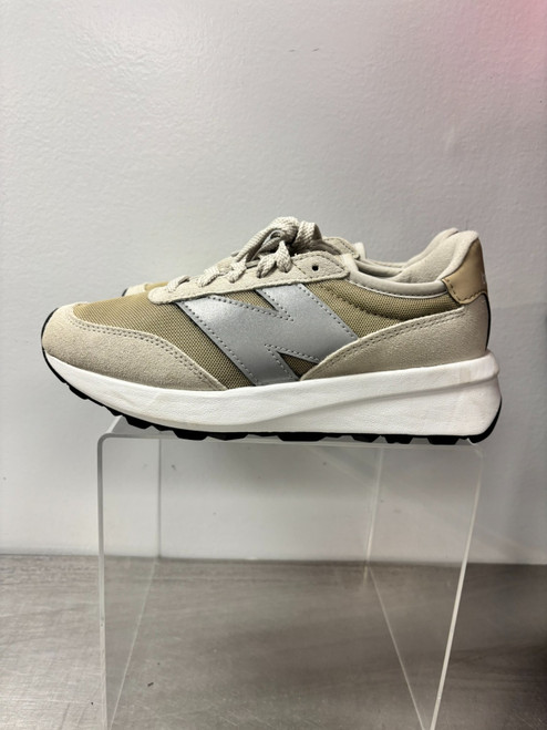 Vist Large View of Product Image Which is Used New Balance Performance Shoes 7
