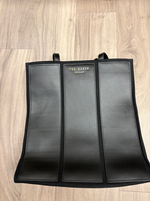 Vist Large View of Product Image Which is Used Unbranded Large Handbag