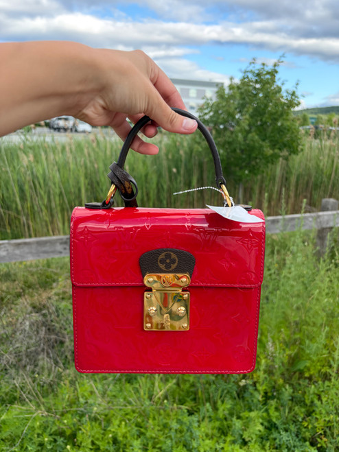 Vist Large View of Product Image Which is Used Louis Vuitton Monogram Vernis Spring Street