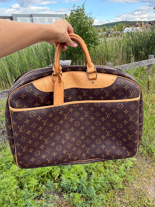 Vist Large View of Product Image Which is Used Louis Vuitton Deauville