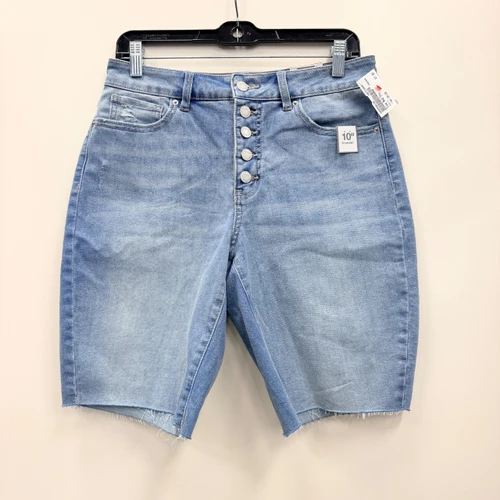 Vist Large View of Product Image Which is Used Time And Tru Shorts 10-30