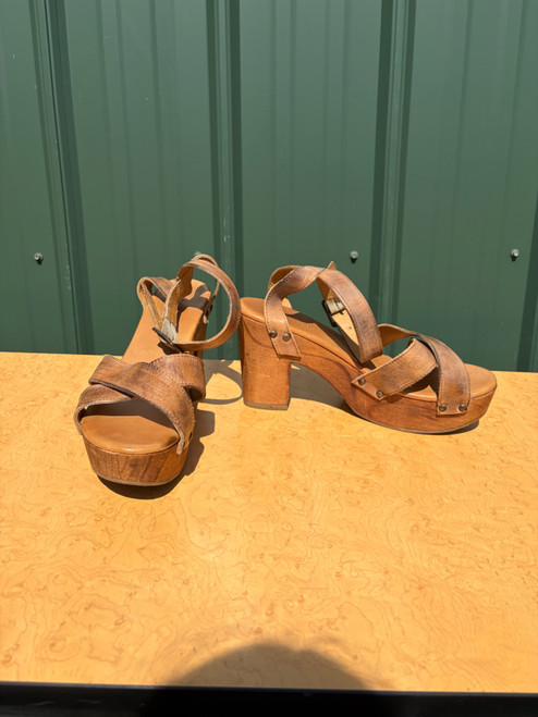 Vist Large View of Product Image Which is Used Bed Stu Clogs 6