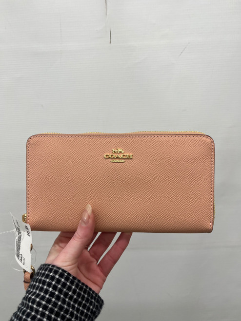 Vist Large View of Product Image Which is Used Coach Wallet