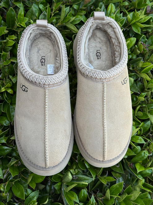 Vist Large View of Product Image Which is Used Ugg Australia Clogs 11