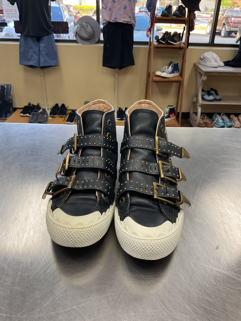 Vist Large View of Product Image Which is Used Chloe Casual Shoes 5.5