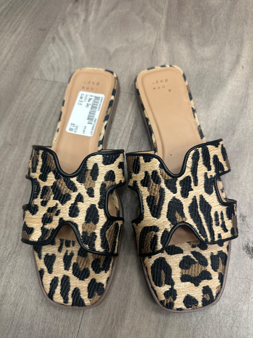 Vist Large View of Product Image Which is Used A New Day Sandals 9.5