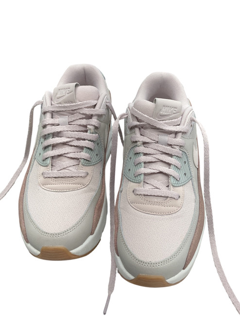 Vist Large View of Product Image Which is Used Nike Performance Shoes 9