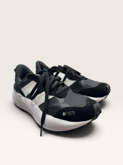 Vist Large View of Product Image Which is Used New Balance Performance Shoes 9