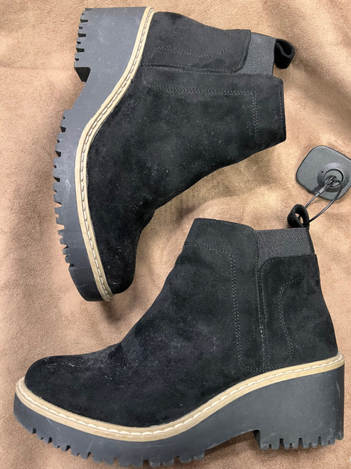 Vist Large View of Product Image Which is Used White Mountain Ankle Boots 6