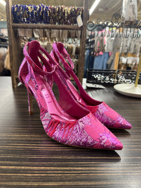 Vist Large View of Product Image Which is Used Gianni Bini Low Heels 8