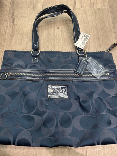 Vist Large View of Product Image Which is Used Coach Large Handbag