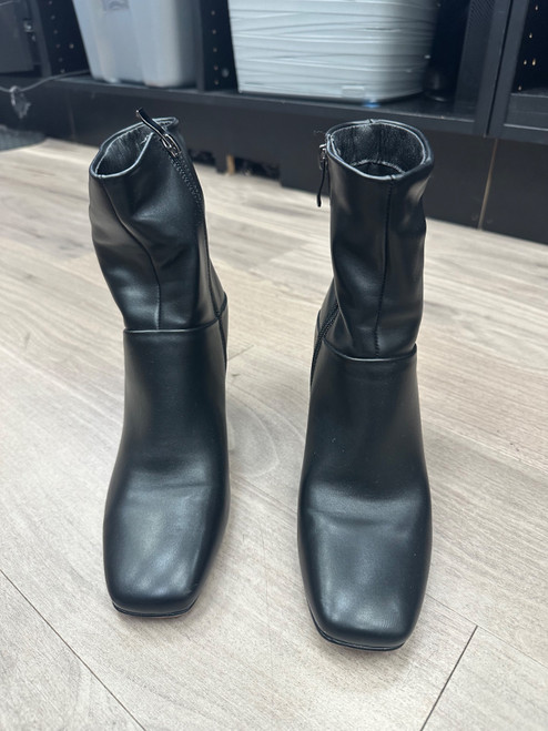 Vist Large View of Product Image Which is Used Unbranded Ankle Boots 7
