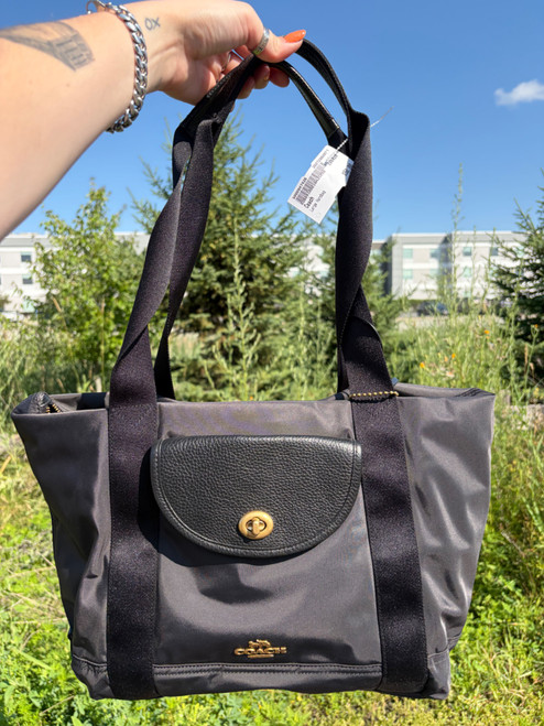Vist Large View of Product Image Which is Used Coach Large Handbag