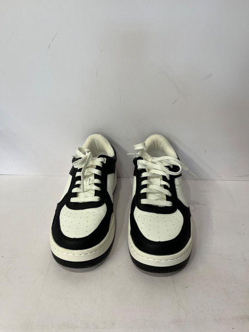 Vist Large View of Product Image Which is Used Alo Yoga Performance Shoes 7