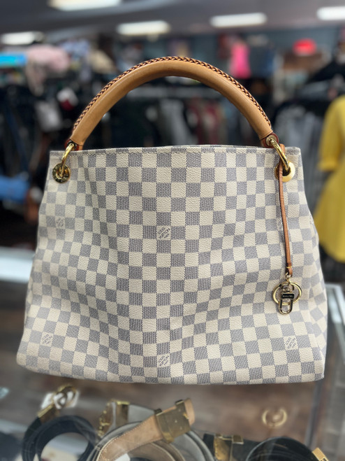 Vist Large View of Product Image Which is Used Louis Vuitton Large Leather Handbag