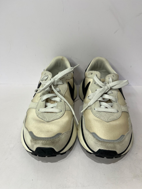 Vist Large View of Product Image Which is Used Nike Performance Shoes 10