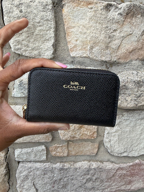 Vist Large View of Product Image Which is Used Coach Wallet