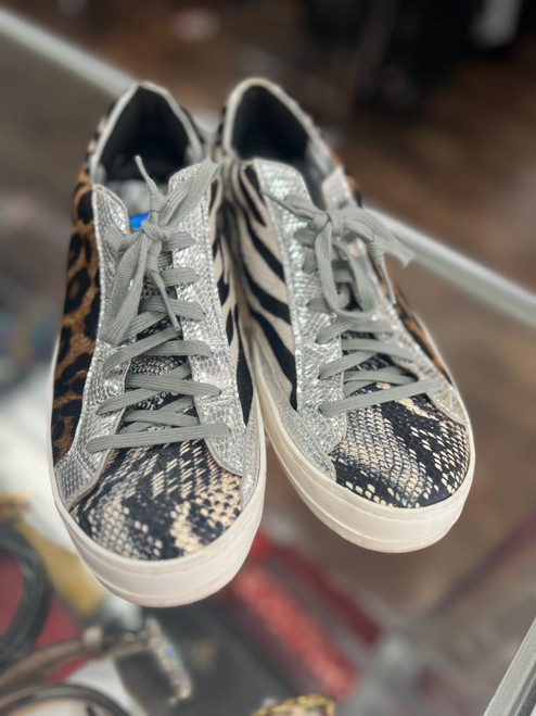 Vist Large View of Product Image Which is Used p448 Casual Shoes 9.5