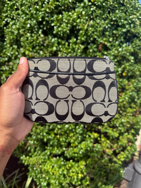 Vist Large View of Product Image Which is Used Coach Wristlet