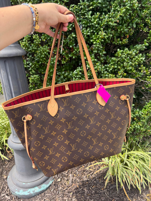 Vist Large View of Product Image Which is Used Louis Vuitton Monogram Neverfull MM