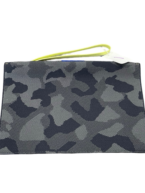 Vist Large View of Product Image Which is Used Rothy's Wristlet
