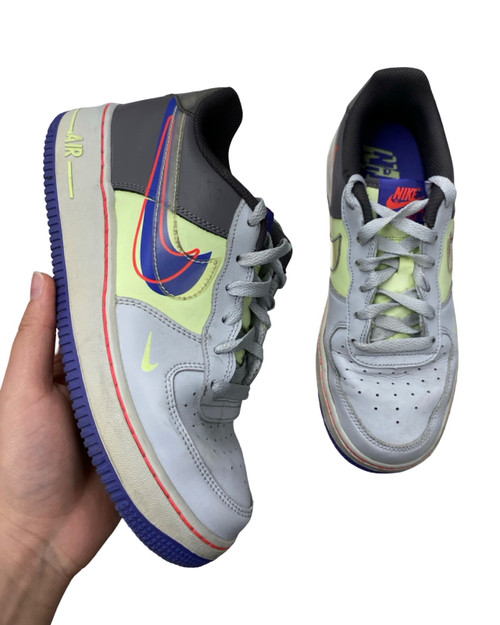 Vist Large View of Product Image Which is Used Nike Performance Shoes 7.5