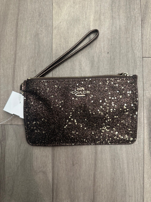 Vist Large View of Product Image Which is Used Unbranded Wristlet
