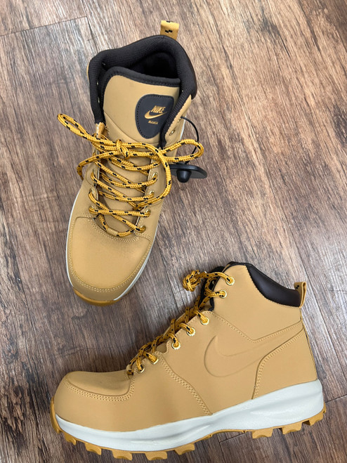 Vist Large View of Product Image Which is Used Nike Mens Boots 10