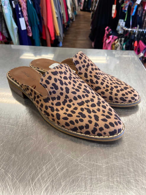 Vist Large View of Product Image Which is Used Unbranded Flats 7.5