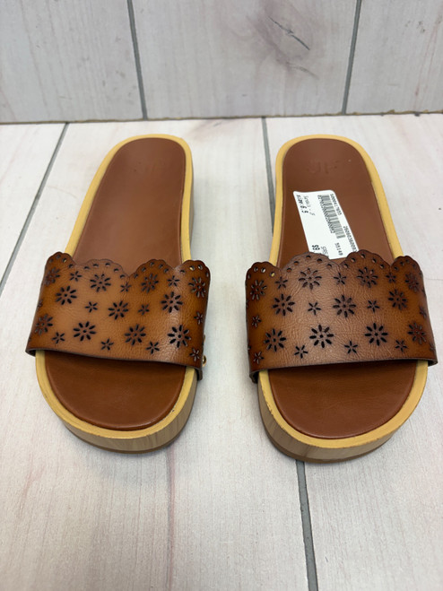 Vist Large View of Product Image Which is Used Unbranded Sandals 6.5