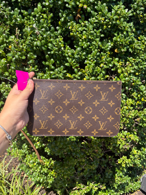 Vist Large View of Product Image Which is Used Louis Vuitton Wristlet