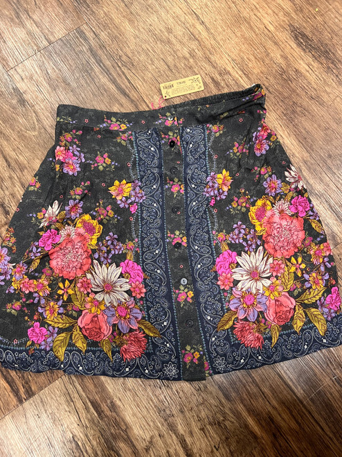 Vist Large View of Product Image Which is Used Natural lifeShort Skirt S 4-6/27-28