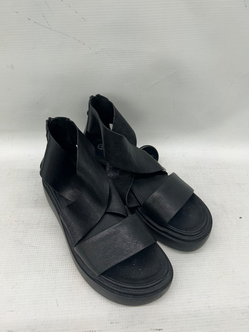 Vist Large View of Product Image Which is Used Wishbone Sandals 8