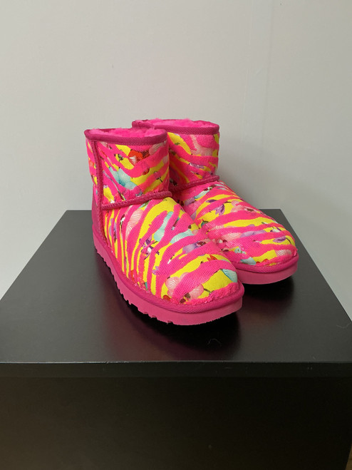 Vist Large View of Product Image Which is Used Ugg Australia Outerwear Boots 11