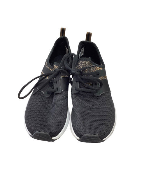Vist Large View of Product Image Which is Used New Balance Performance Shoes 8