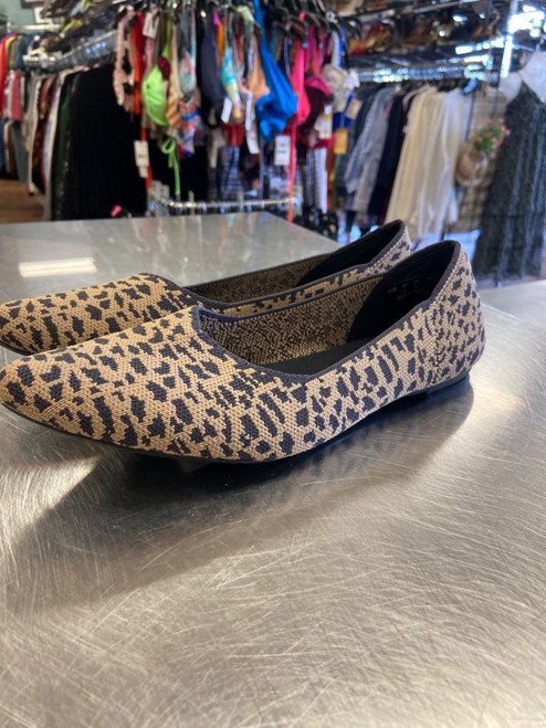 Vist Large View of Product Image Which is Used Unbranded Flats 7