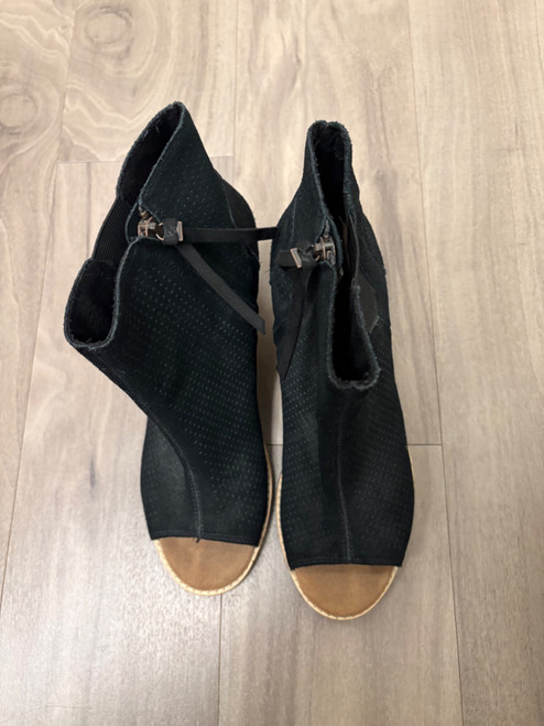 Vist Large View of Product Image Which is Used Toms Ankle Boots 9