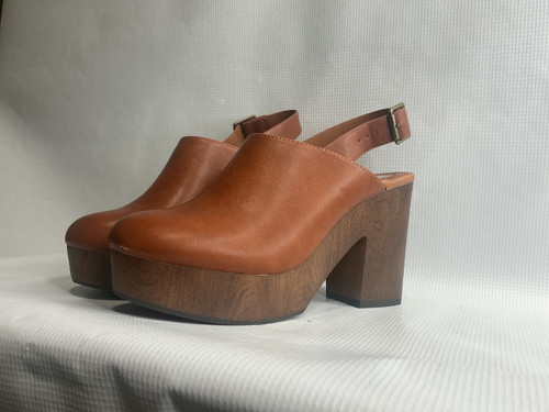 Vist Large View of Product Image Which is Used Unr8ed Clogs 7.5