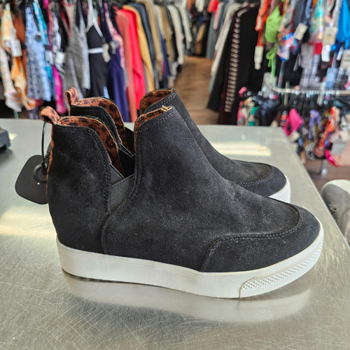 Vist Large View of Product Image Which is Used Unbranded Ankle Boots 9