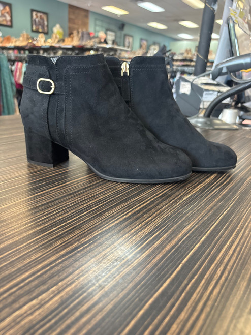 Vist Large View of Product Image Which is Used Unbranded Ankle Boots 8.5
