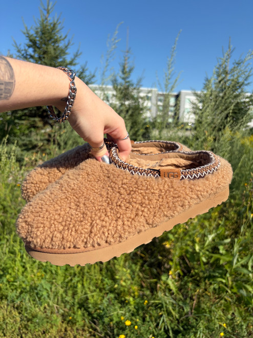 Vist Large View of Product Image Which is Used Ugg Australia Clogs 12