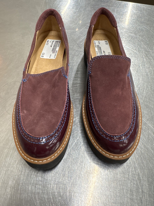 Vist Large View of Product Image Which is Used Burgundy Naturalizer Flats 9.5